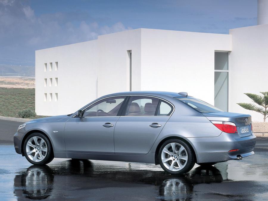  BMW 530i Sedan 2003 года  (фото 16 из 16)